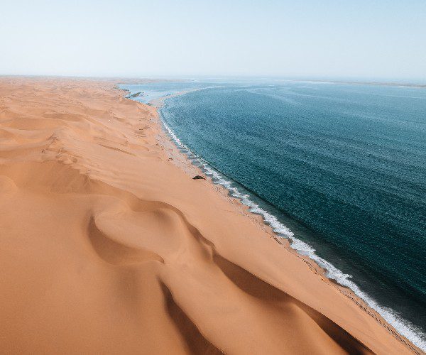 Zee ontmoet woestijn in Namibië, La mer rencontre le désert en Namibie